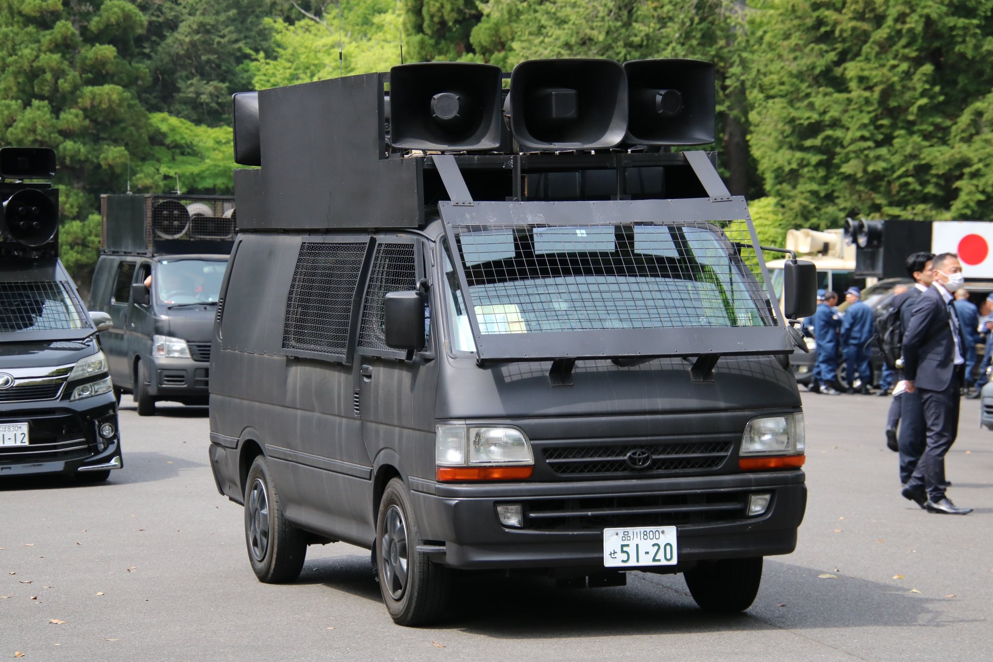 晶(しょう) в X: „#右翼 #街宣車 #昭和の日 #武蔵野御陵 🎌#草莽