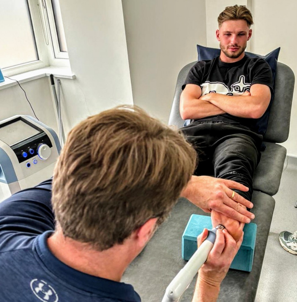 THE FAMILY-RUN HEALTH HUB HELPING @crewealexfc PLAYERS TO GET BETTER 'FASTER.' 😮👏 crewe.nub.news/news/local-new…