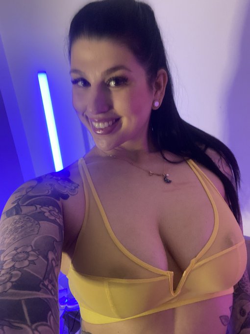 Guten Morgen ☀️ https://t.co/Z1HqbausX6<a href="/tag/yogagirl"class="tags"><span>#yogagirl</span></a>