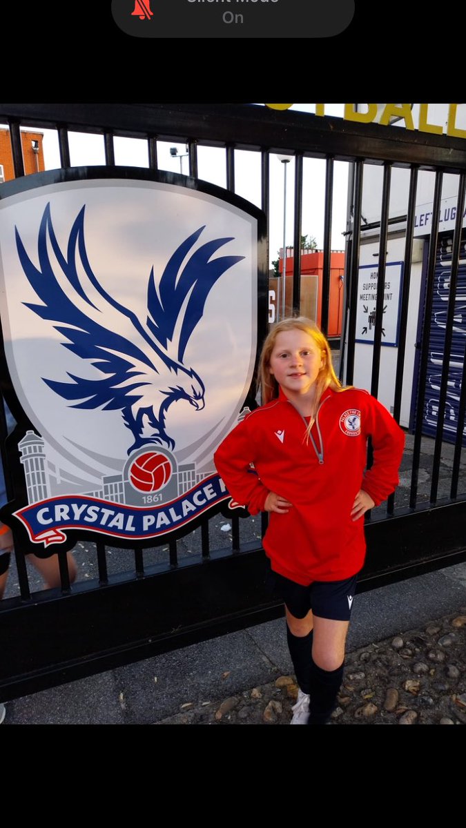 Jessaroo1881's tweet photo. Crazy to think that my daughter plays for a team in the WSL. #CPFC #CPWFC @cpfc_w  #WSL ❤️💙 https://t.co/1Gb0a6BWYq