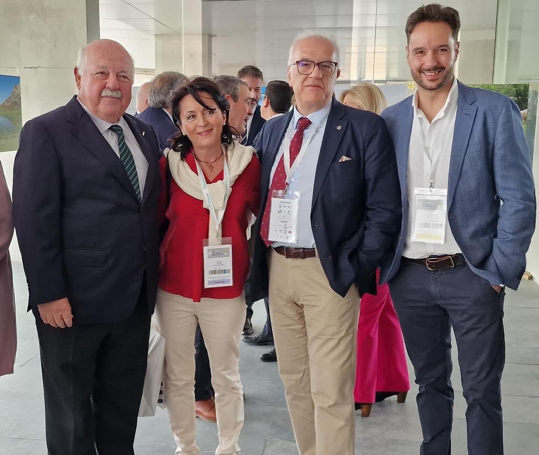 🗣️El Decano @VeterinariaUCO @manolohidalg0 asistió al V Congreso @AndaluzSalud de #SaludPública Veterinaria, junto a compañeros y amigos de la profesión. 
Un evento de referencia para veterinarios especialistas de salud pública que tuvo lugar en #Ayamonte del 25 al 27 de abril