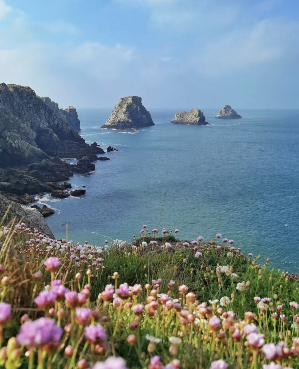 Inspire
Expire
Respire
C'est la minute bretonne 💙

#MagnifiqueBretagne #pointedepenhir 
 
© Paul Leven