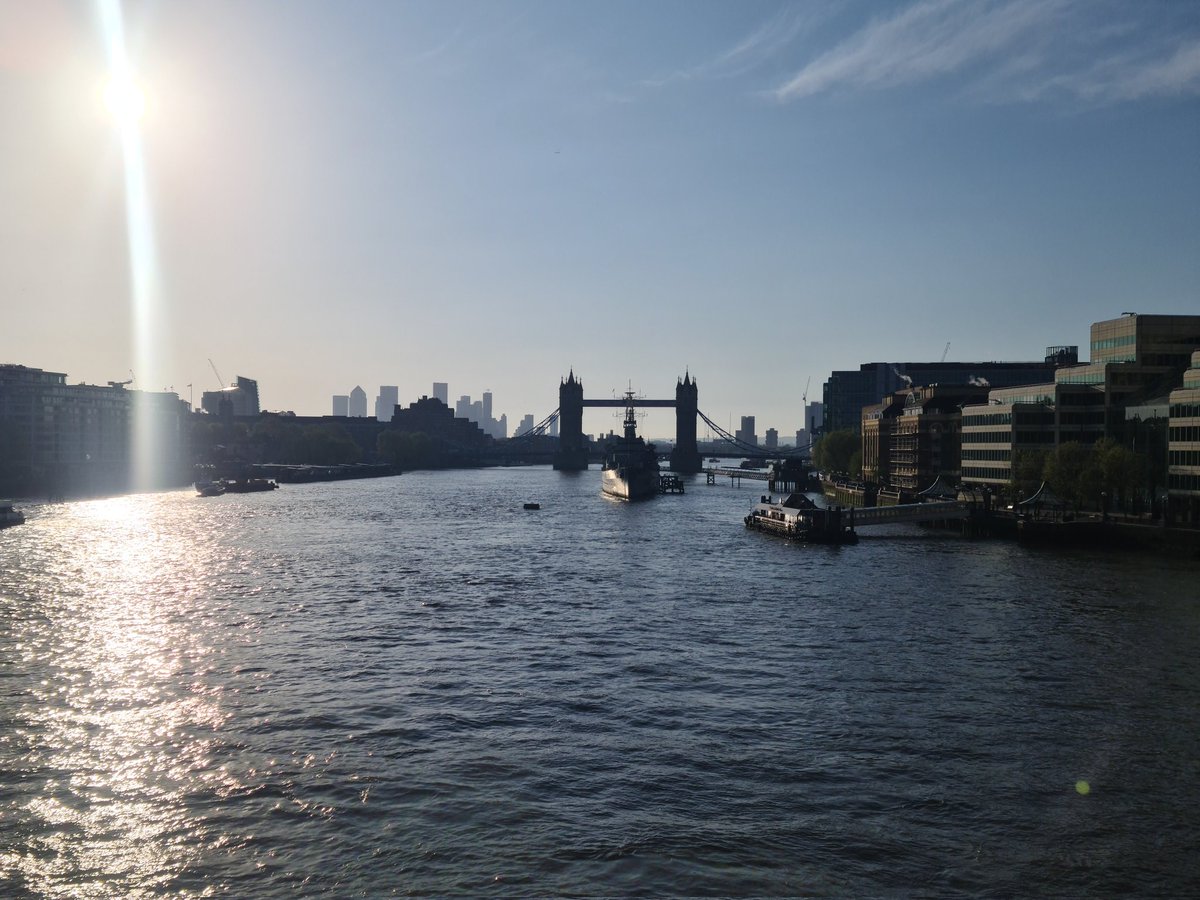 Good morning! A bit of sunshine to start the week, shame it's not going to last ☹️ #TowerBridge #HMSBelfast #RiverThames #London #Monday #sunshine #mondaymorning