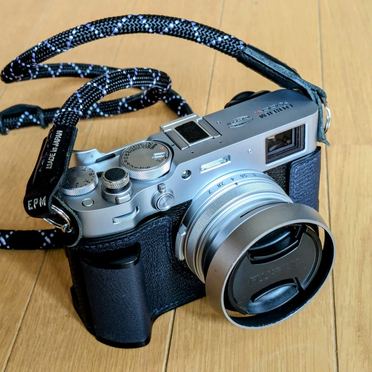 X100VI購入後から悩みに悩んで購入したIborrysのカメラカバー（ヤギ革