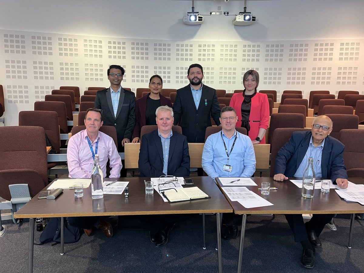 ✈️ Aston University MBA students are tackling a real-world challenge posed by Birmingham Airport - how to manage the transition to a sustainable aviation future. MBA students presented their ideas to Birmingham Airport to support its transition towards a green aviation hub 👏