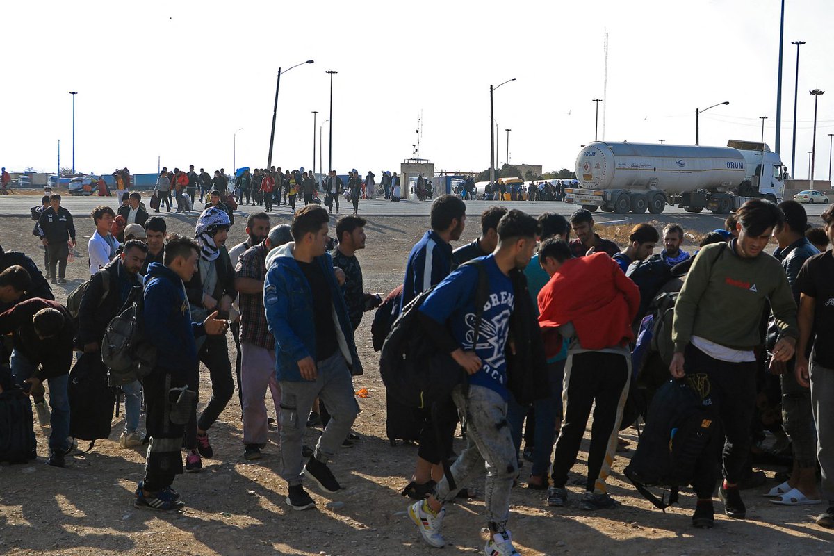 8AM_Media's tweet photo. Deportation of Afghan Migrants from Iran: Former Government Soldiers Ensnared by the Taliban 
https://t.co/WAKN5kiyCh 

#Afghanistan #formerSoldiers #Taliban #8AM_Media https://t.co/wSsFQ7qxj8
