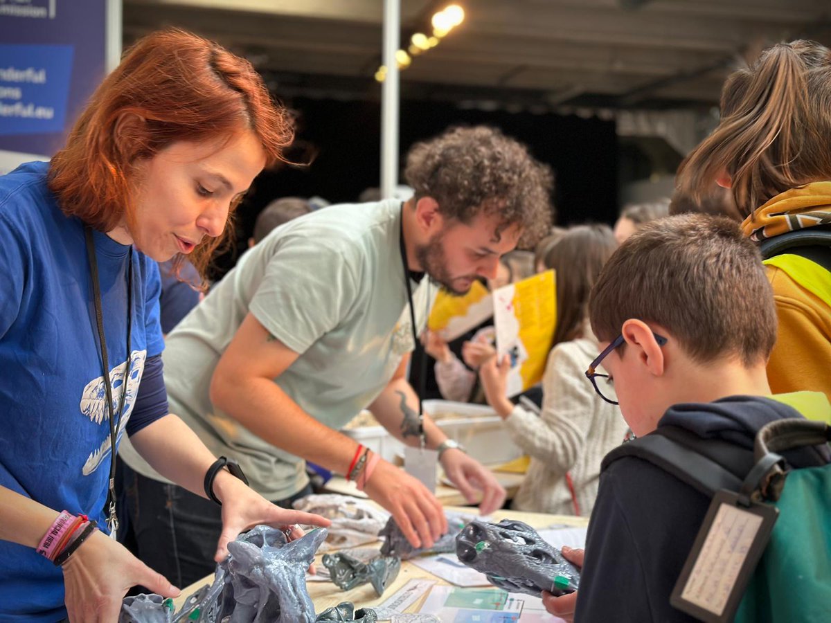 Elena Cuesta🦖 tweet media