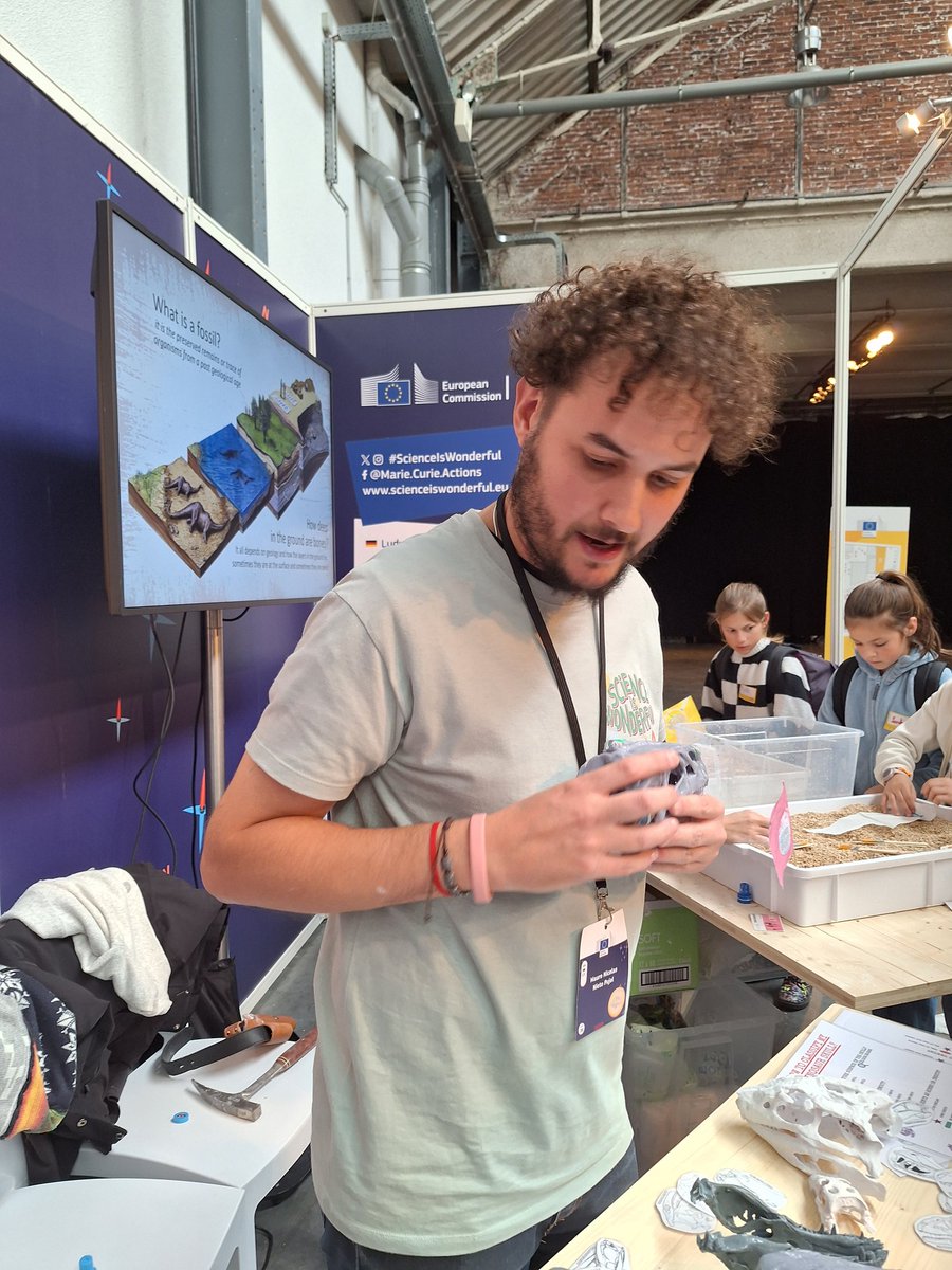 We had the pleasure of sharing the palaeontology of the @MSCActions' #JurRad project🦖⛏️ (@LMU_Muenchen @mefpatagonia) to the next generation at #ScienceIsWonderful in 🇧🇪! Thanks for this amazing oportunity! and thanks for the help to @SNSB_Aktuell and @cicterra colleagues🇦🇷🇩🇪