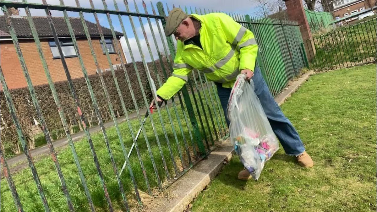 Why not join the Brinnington Community Clean? 🚶Meet at Brinnington Park Leisure Complex, SK5 8LS 🗓️ Every Tuesday 9-10.30am 🚯 This is a volunteer lead group consisting of litter picking and general maintenance. @BigBrinnington