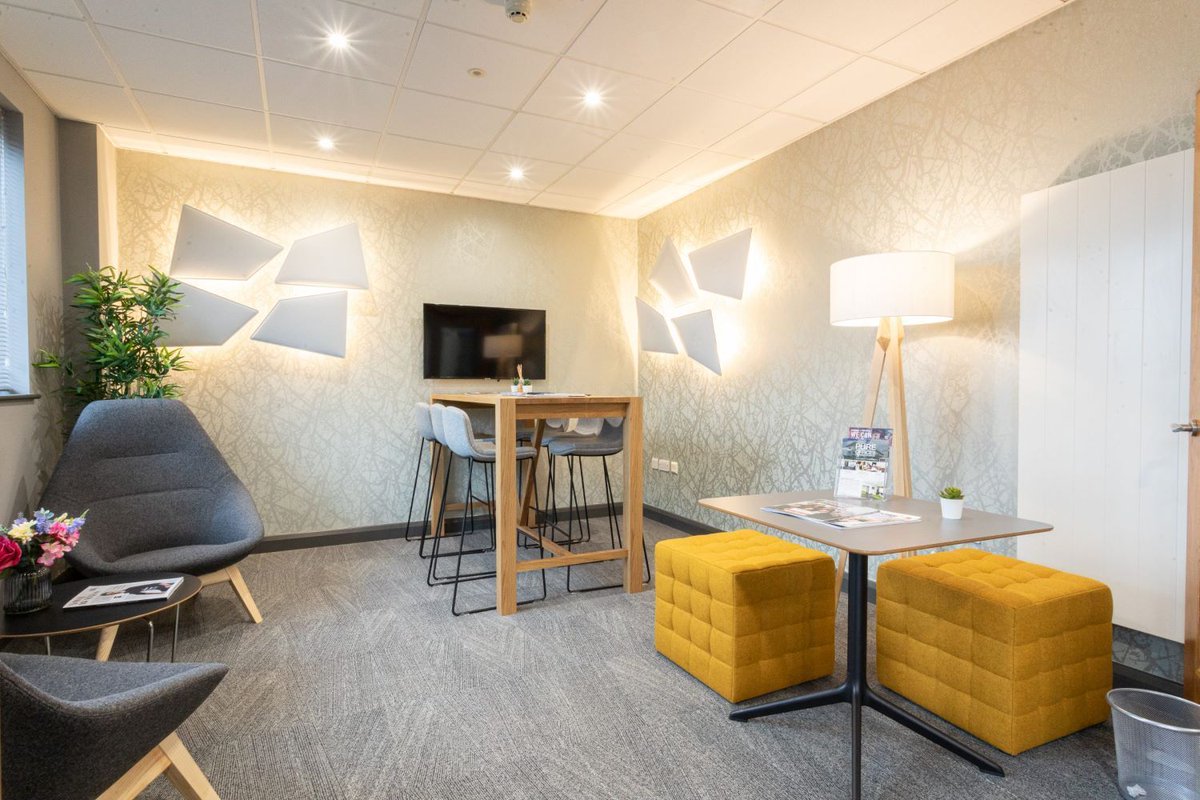 Check out our versatile and fully equipped office spaces in Swindon 😍. Get in touch with Office Hunt to schedule a tour!
#officespace #officetolet #officesearch #Wiltshire  #uk #officehunt #privateoffice #moderninteriors #Swindon