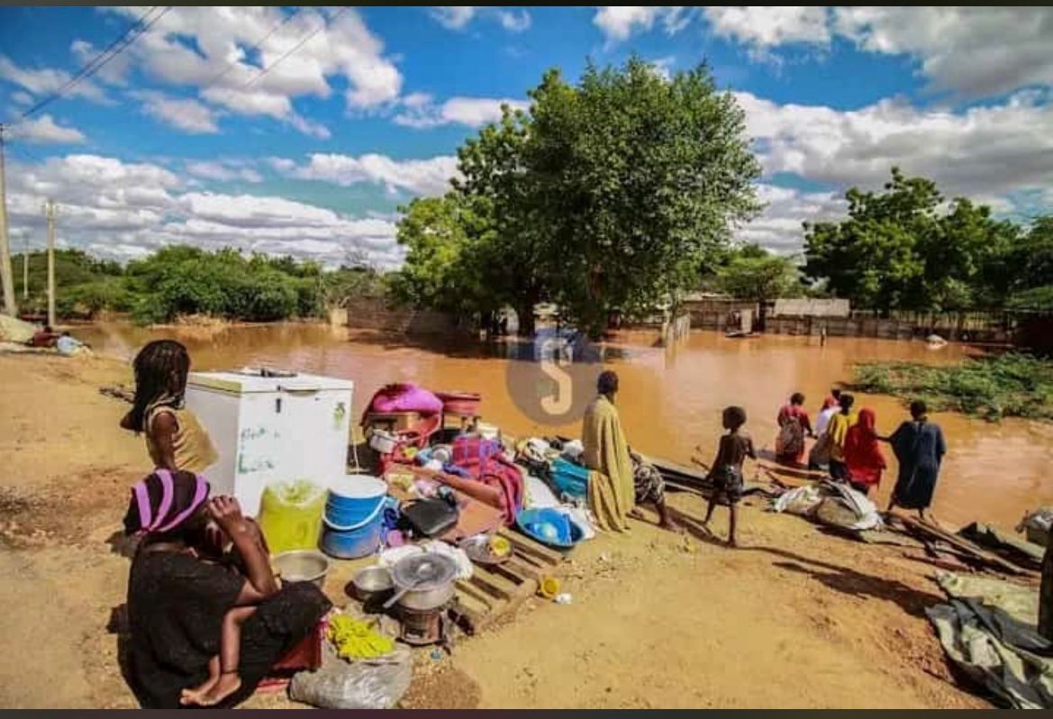Where is KENHA in Garissa's hour of need? Flooded roads between Garissa and madogo a growing humanitarian crisis. @ActivistaGsa @Garissapress @DekowMajor @HonAdenDuale @HananyaNaftali @KURAroads #GarissaFloods #KenHAKenya