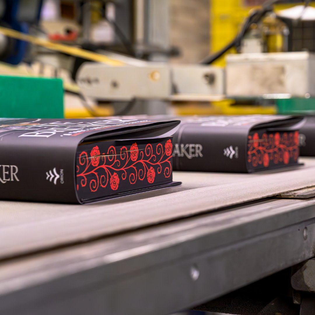 Look at these gorgeous printed edges that we produced for Orion on their title 'Fate Breaker'! Similar to inkjet colour production, we can now print detailed and full colour designs on the edge of books 🎨 Please get in touch for more information, we'd love to hear from you! 😃