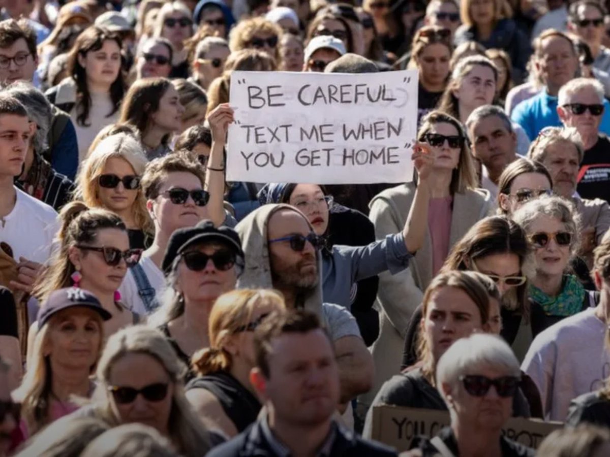 U Australiji je u prosjeku svaka četiri dana ove godine ubijena jedna žena, masovni protesti održavaju se s ciljem uspostavljanja strožih zakona i proglašenja vanrednog stanja. objavi.ba/protesti-u-aus…