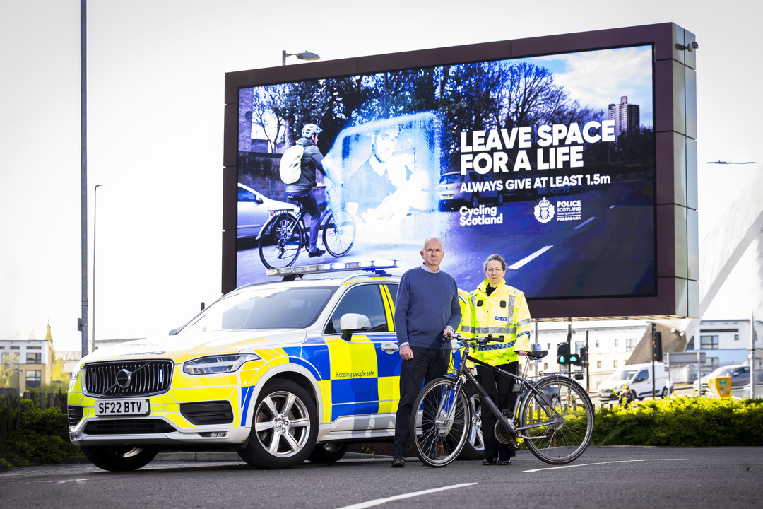 Over a quarter of people in Scotland don’t know they could get a driving ban or prison sentence for driving dangerously around people on bikes. This campaign – supported by @PoliceScotland – calls on drivers to Leave Space for a Life: orlo.uk/dpVeT #GiveCycleSpace