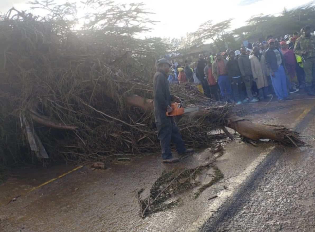 Motorists plying the Mai Mahiu-Suswa/Narok highway and the Mai Mahiu - Naivasha road have been advised to look for alternative routes after debris was swept into the roads following Sunday's downpour The Kenya National Highways Authority (KENHA)