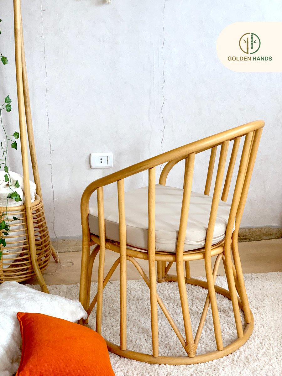 add a touch of warmth to your home with our timeless wooden chair ✨
#homedecor #handmade #furniture #woodenchair #goldenhands 
visit website: goldenhands4.com