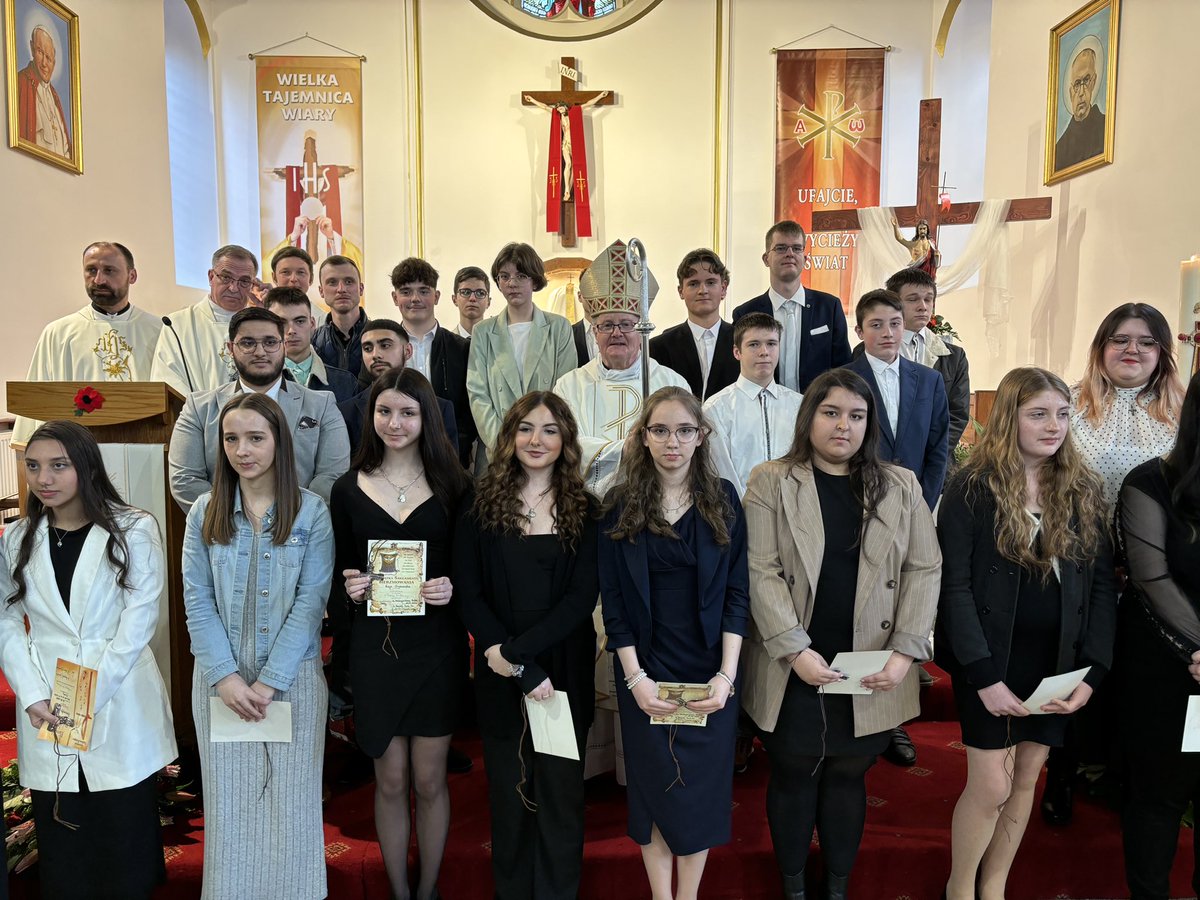 A lovely celebration of Confirmation with young people from the Polish community in Derby. Thank you to Fr Roman & Fr Krzysztof for their warm welcome and hospitality. My congratulations to each of the newly Confirmed. #HolySpirit #Pentecost