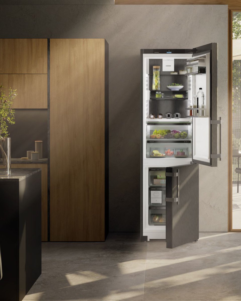 Calling all black kitchen lovers! 🖤😍 Our #BlackSteel Interior fridge freezers are here to complete your #dreamkitchen. With its seamless design, it effortlessly blends in, enhancing the overall beauty of your space. What do you think about this perfect match? #newkitchen