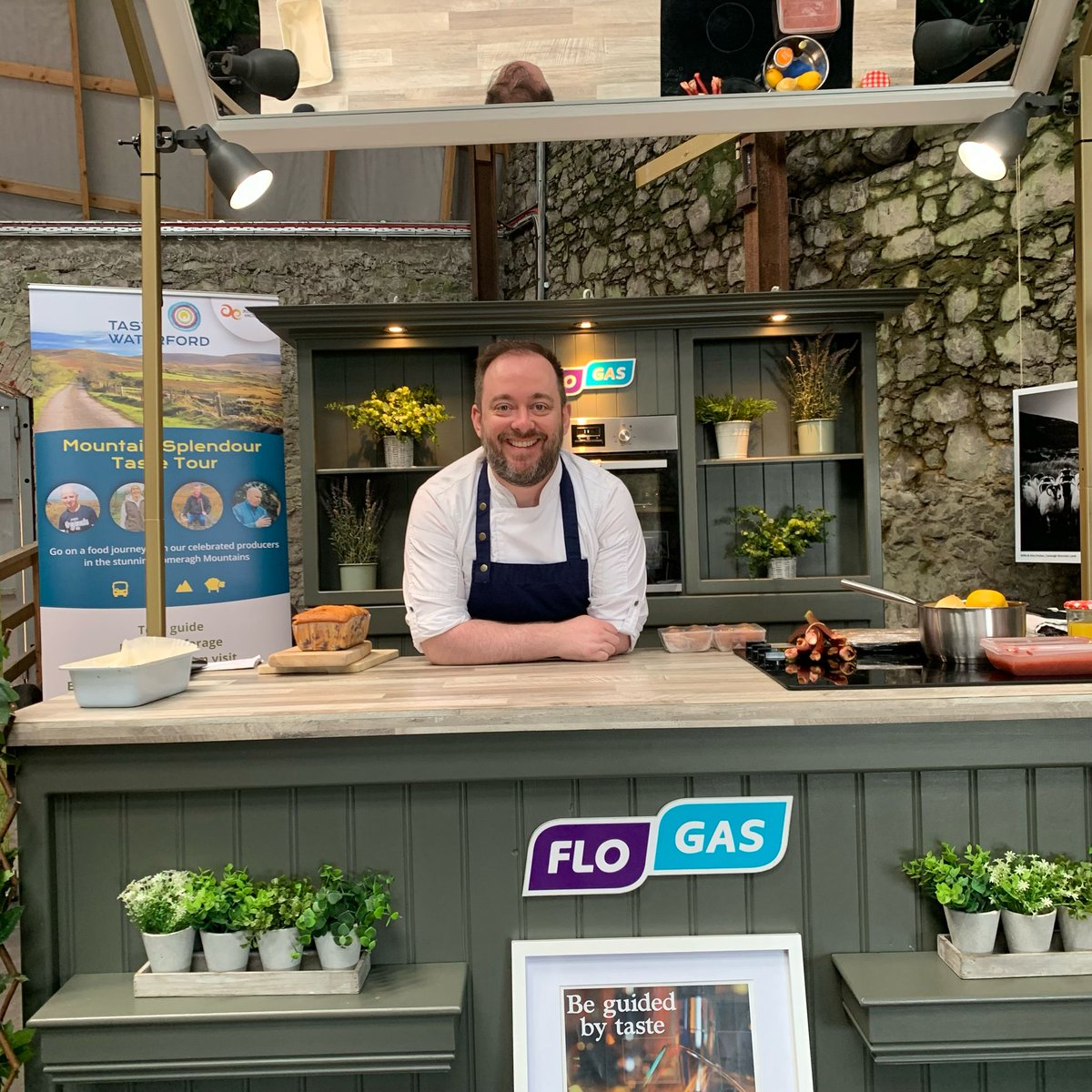 Our demo with award-winning pastry chef Shane Smith at this year’s @WdFoodFestival was a massive hit. 👏 So for anyone who missed the ‘spring bakes’ - we've added the recipes to our website. Visit our blog - let us know how you get on! 😍 (food pics – credit Shane Smith)