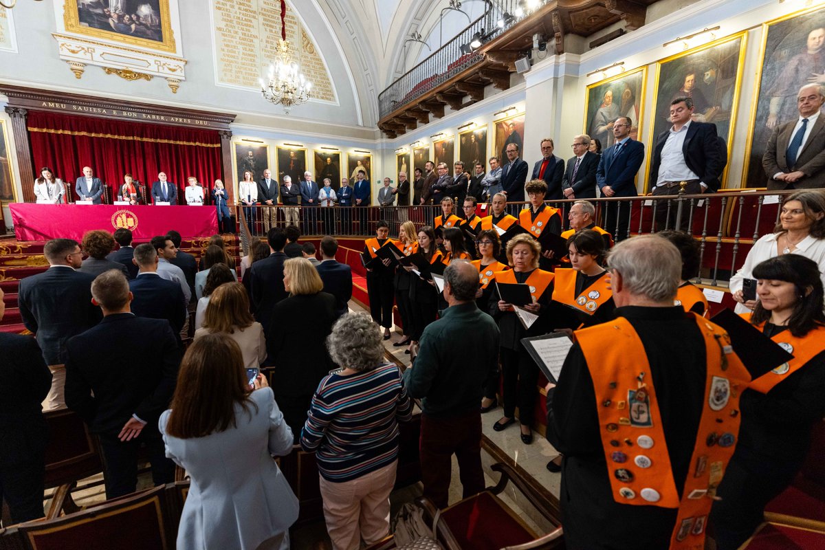 🎓La Universitat lliura els Premis Extraordinaris de Doctorat. 🏅Un total de 39 doctors i doctores varen rebre la distinció que reconeix les tesis que, per la seua qualitat, impacte i projecció, es consideren d'una qualitat remarcable. ➕ℹ️ go.uv.es/tfwpL64