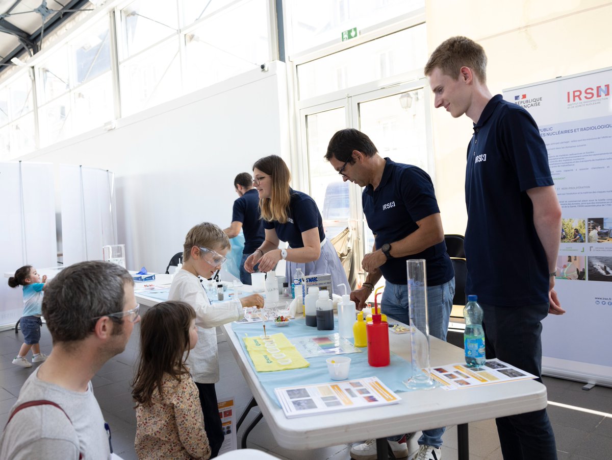 [#IRSNRepères] A Cherbourg, l'Institut a organisé une journée de découverte autour de la #radioactivité. Les plus jeunes comme les retraités ont parcouru l’exposition, et ont échangé avec les experts et chercheurs de l’IRSN. Retour sur cette journée👉reperes.irsn.fr/interet-public…