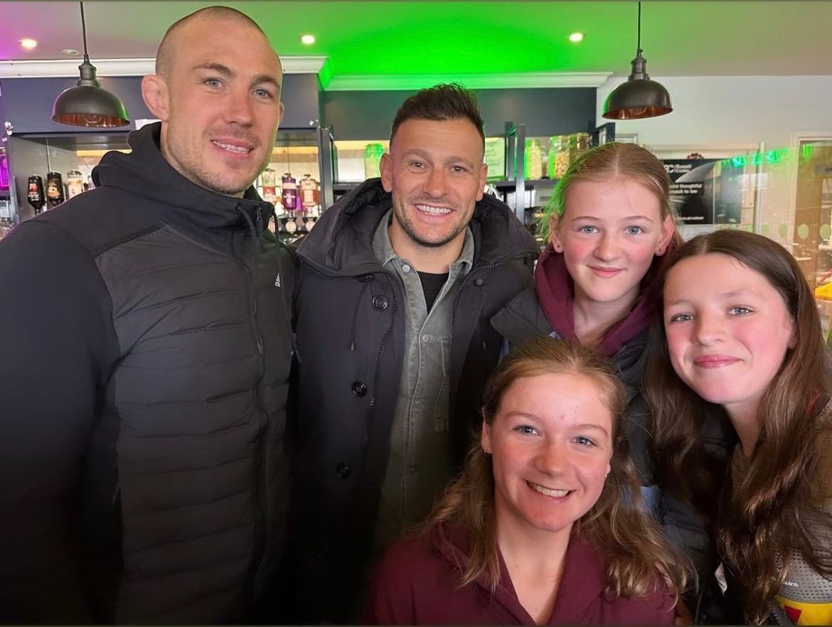 What an amazing way to celebrate the end of the minis season! Cobham rugby dad's @mikebrown_15 and @dannycare held a Q&A with players, plus just a few selfies after. If your son or daughter is interested in playing rugby - get in touch by emailing cobhaminfo@cobhamrugby.co.uk.