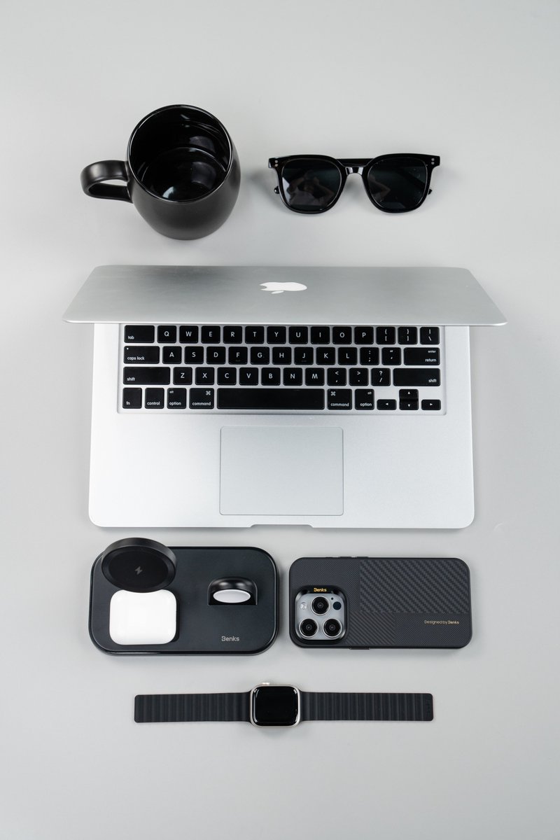 Digital accessories combo in black...

📸| bit.ly/3VXFuUe

#benks #AppleEvent #applewatch #appleiphone #iPhonecase #iphone15 #iphone15promax #iPhone15Pro #magsafecase #kevlar #watchband #edcgear