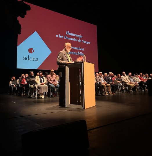 El consejero @FdoDominguezC cerró el acto de @adona_oficial agradeciendo “la entrega, compromiso y solidaridad de los donantes de sangre” #haztedonante #DíaDeDonarSangre #EmanOdolaEguna