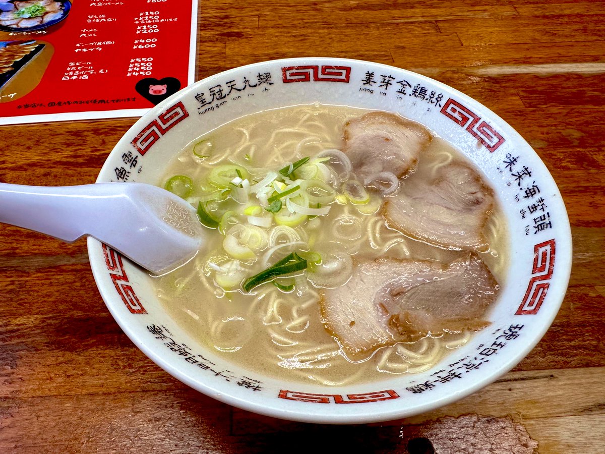 地元、古賀市のタローちゃんラーメンなう∩^ω^∩
私的に求めているラーメンにかなり近いのでお気に入りのお店
知人には北九州から食べに来る人もいます。