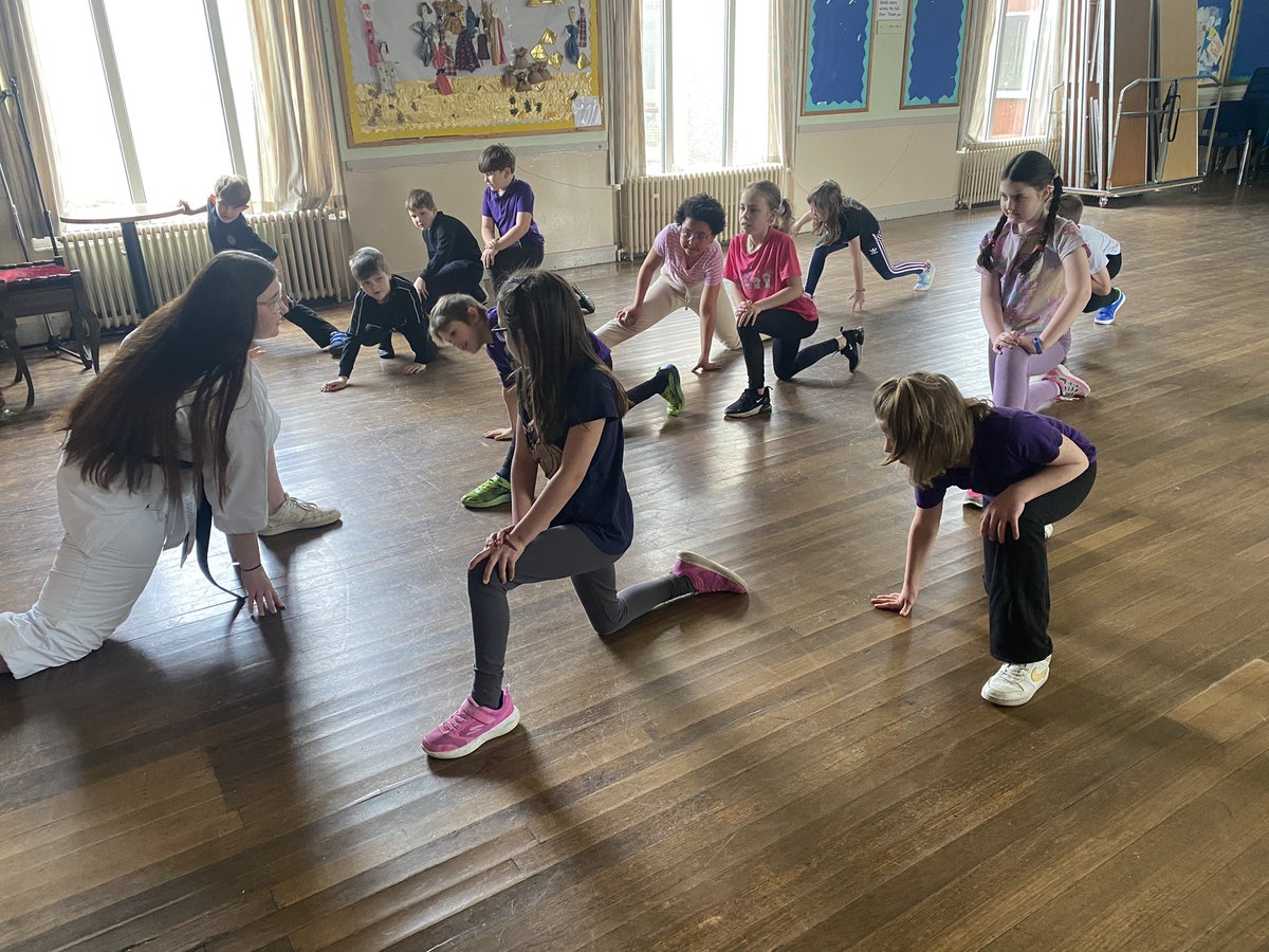 BoghallPSch's tweet photo. P4 are having a great start to Health Fortnight this morning with a Karate taster session with @DotekiC @WlhwbChamps @ActiveS_Bgate @WL_UNCRC #BPSRRS #therighttogoodhealth https://t.co/iumOmqyzwX