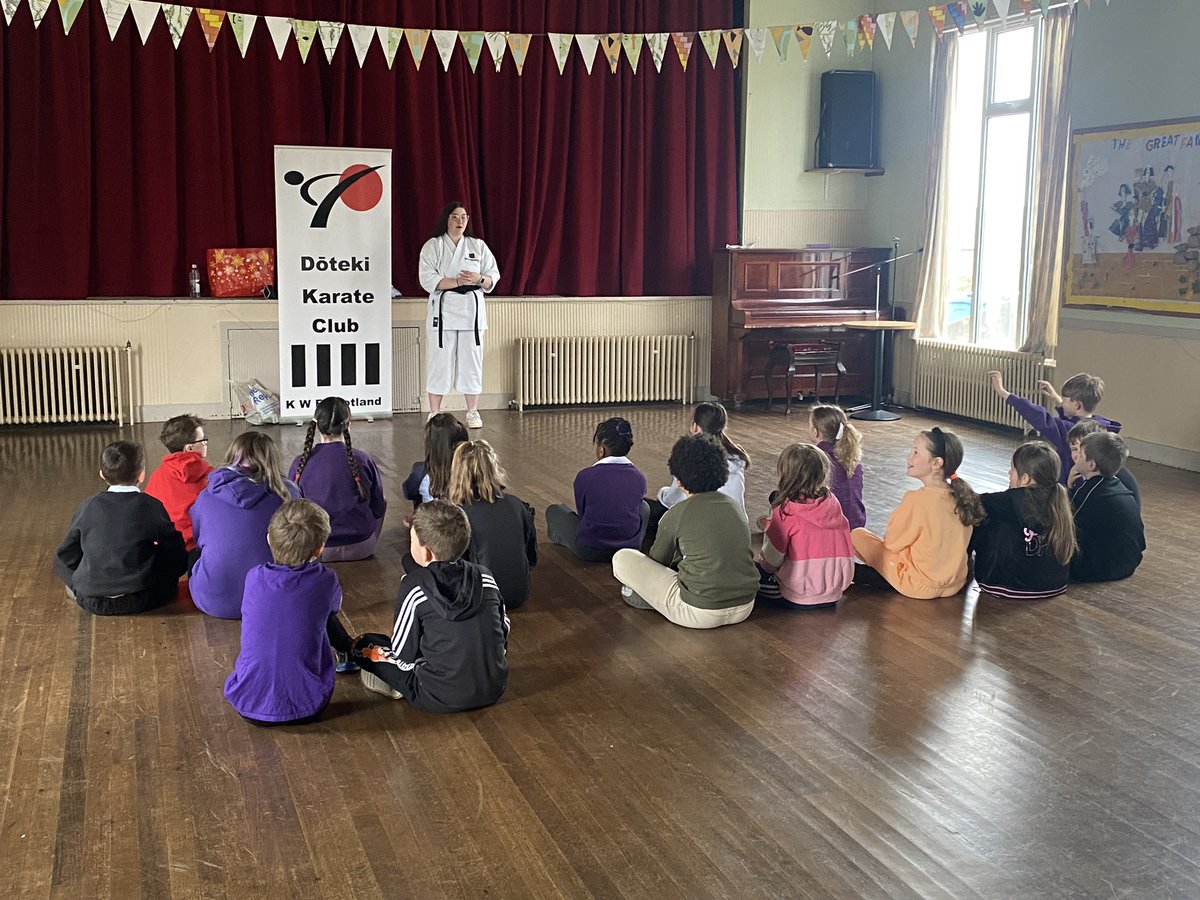 BoghallPSch's tweet photo. P4 are having a great start to Health Fortnight this morning with a Karate taster session with @DotekiC @WlhwbChamps @ActiveS_Bgate @WL_UNCRC #BPSRRS #therighttogoodhealth https://t.co/iumOmqyzwX