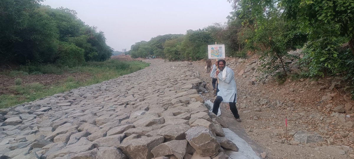 #Pune #wakeup @PMCPune is forcing the river to change its course by completely blocking the river on one side of Naik bet and joining the island to the mainland ! It is no more a बेट! The before pic- credit SaudaGhar on instagram instagram.com/reel/CpztYKNp7…