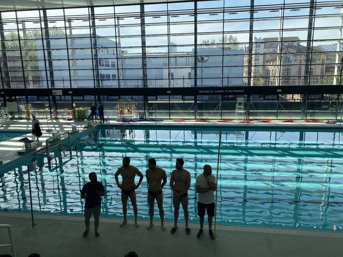 Ce matin , rencontre avec l’équipe de France de water-polo @FFNatation autour de Florian Bruzzo (Entraineur National), Clement Dubois ( Gardien de but), Rémi Saudadier ( Attaquant ), Emil Bjorch (Attaquant) ! Entraînement avec nos élèves et échanges . @EpsVersailles @acversailles