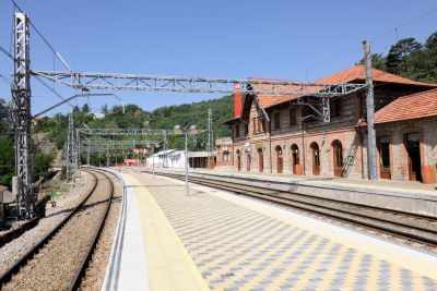 A licitación el suministro y transporte de traviesas monobloque y carril para la línea Cercedilla-Cotos
vialibre-ffe.com/noticias.asp?n…
Se fabricarán un total de 34.000 traviesas monobloque de hormigón y más de 2.000 toneladas de carril.