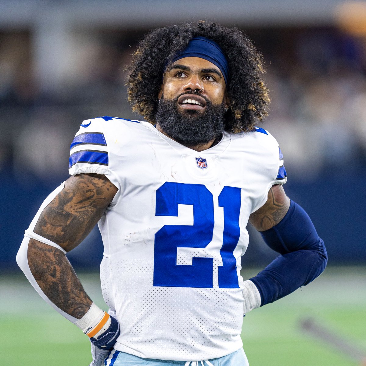 BREAKING: Ezekiel Elliott has agreed to terms and will be returning to Dallas pending a physical Per @RapSheet @TomPelissero