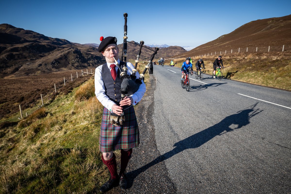 Congratulations to #etapelochness KOM & QOM: 👑Andy Cunningham 19:36 👑Charlotte Dewdney 25:33 The seventh time Andy took the crown while Charlotte retained her title for second consecutive year on 4.8 mile climb to the top of Glendoe summit Big shout out to KOM piper, Ruaridh!