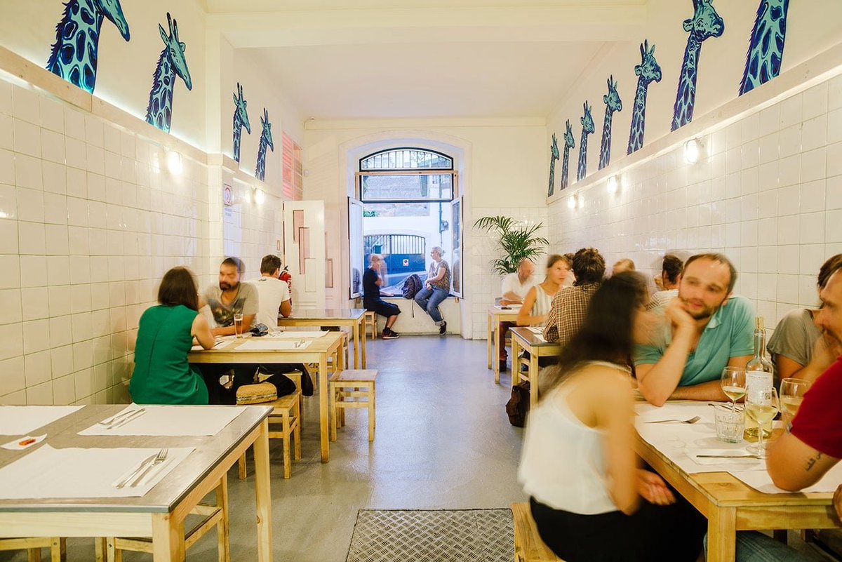 #Lisbon #Graça #neighborhoods #personalfavorites 🏘️😎🚶🍴🎶 10 unmissable spaces in the Graça neighborhood ➡️ tinyurl.com/8hep8435 - There’s no better place to start a trip to Lisbon than Graça, and these are just some of my favorite spaces! Via @lisboasecreta