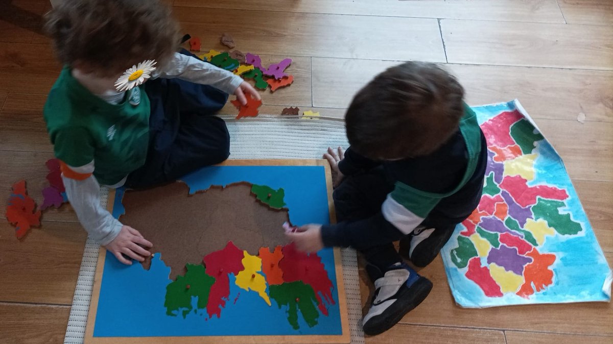 𝐌𝐢𝐥𝐥𝐭𝐨𝐰𝐧 𝐂𝐞𝐧𝐭𝐫𝐞: The Montessori children were busy exploring  jigsaw maps of Ireland and Europe #jigsawmaps #ireland #europe #daisychaincare #childcaredublin #daisychaindub #MontessoriEducation #milltown #maps