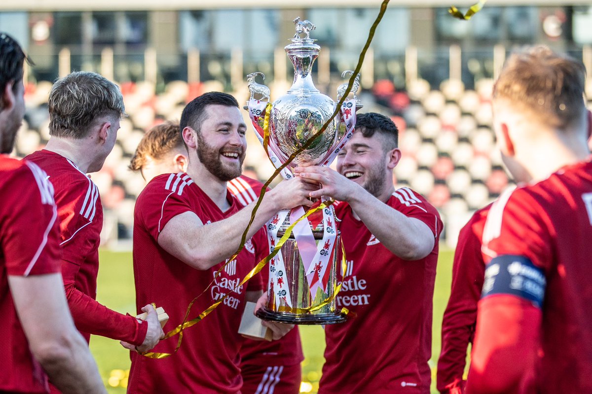 Our Semi-Final winner and Final winner sharing a special moment❤️

@aronwilliamspt 🤝 @Joshwillz28 

#NomadsNeverDie #JDWelshCup