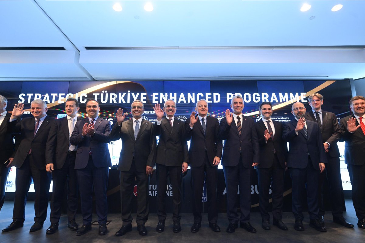 THY 🤝 AİRBUS 🤝 ROLLS-ROYCE Tarihî İş Birliği Türk Hava Yolları, Airbus ve Rolls Royce iş birliği ile hayata geçirilen “Stratejik Türkiye Gelişmiş Programı Lansmanı”na katıldık. Türkiye Yüzyılı hedeflerimizin gökyüzündeki en güçlü temsilcisi Türk Hava Yolları; 20 Mayıs 1933'te…