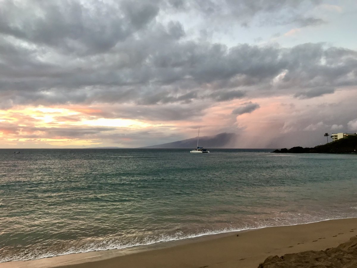 Good Monday morning, Xitter! Kaanapali Beach, Maui. Have a great week, friends!