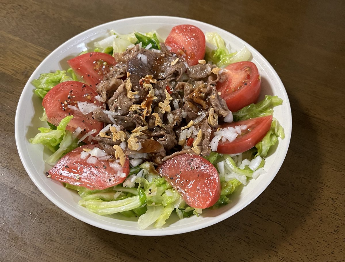 Beef salad with a lot of spring cabbage.
春キャベツたっぷり焼肉サラダ #twittersupperclub