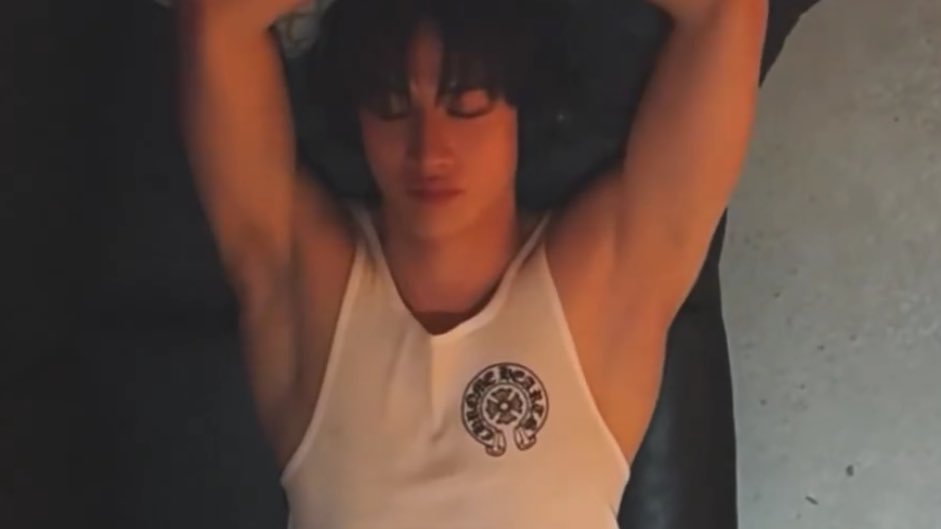 skz_armpit tweet picture