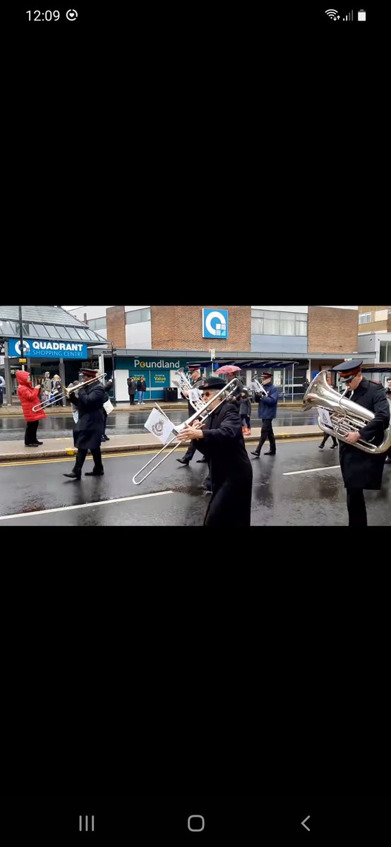 St. George's Day Parade in Dunstable on Sunday 🙂

The wether did not dampen spirits 🏴󠁧󠁢󠁥󠁮󠁧󠁿