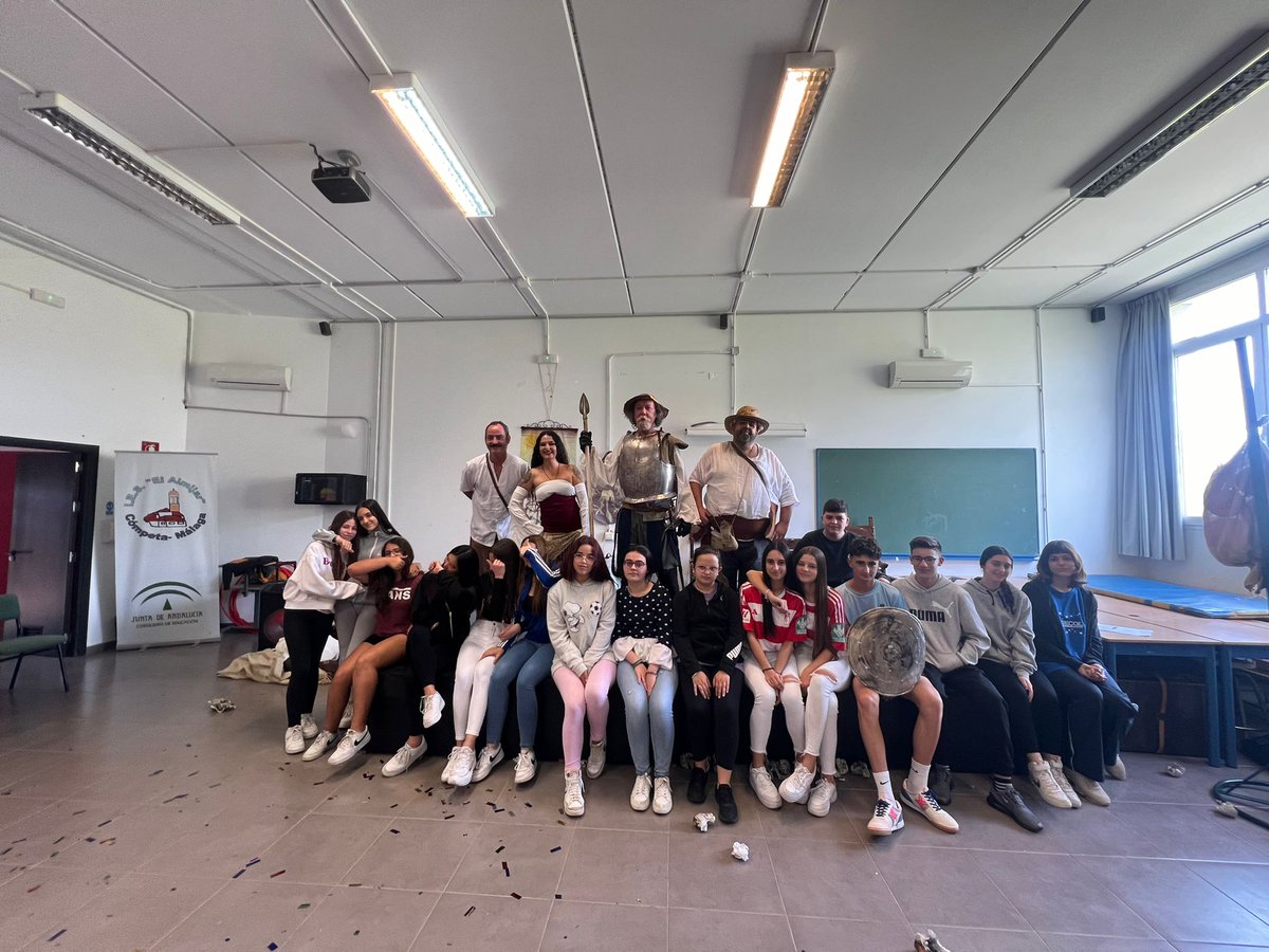 El viernes y con motivo del Día del Libro en nuestro Centro tuvo lugar la representación teatral de la obra Quijote y Sancho para todo el alumnado,
Muchas gracias a los actores participantes.
Agradecer al AMPA El Alba su colaboración en las dos últimas semanas de Feria del Libro.