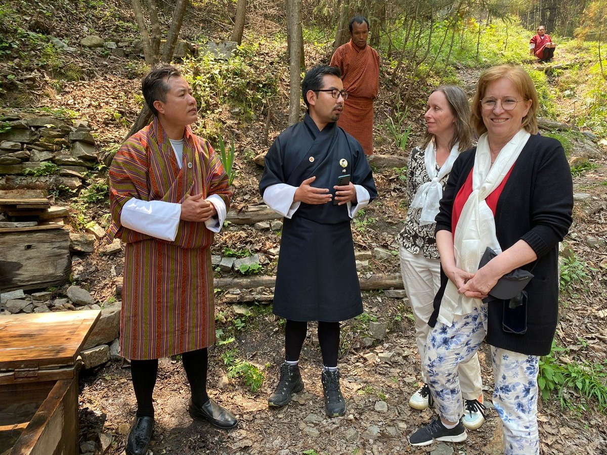 Remote community in Bhutan sustainably manages its natural💧resources using traditional knowledge to adapt to #climatechange and protect biodiversity. The IKI project 'Living Landscapes' is contributing to Bhutan’s sustainable development🌱: t1p.de/8n3qb