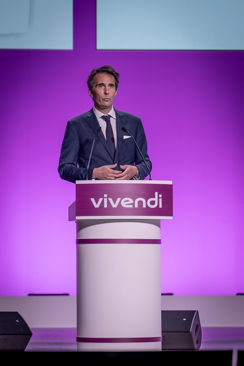 « L’étude de faisabilité du projet de scission se poursuit. L’une des hypothèses serait une scission partielle de Vivendi où <a href="/canalplusgroupe/">CANAL+ group</a>, <a href="/Havas/">Havas</a> et la société regroupant les actifs dans l’édition &amp; la distribution deviendraient des entités cotées en Bourse » <a href="/YannickBollore/">Yannick Bolloré</a>