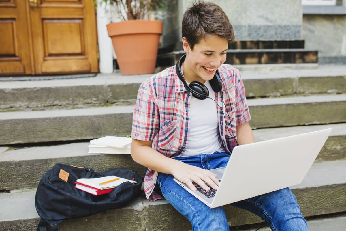 ¿Por qué elegir un portátil de segunda mano para un adolescente? dlvr.it/T68jJK via @educacion3_0