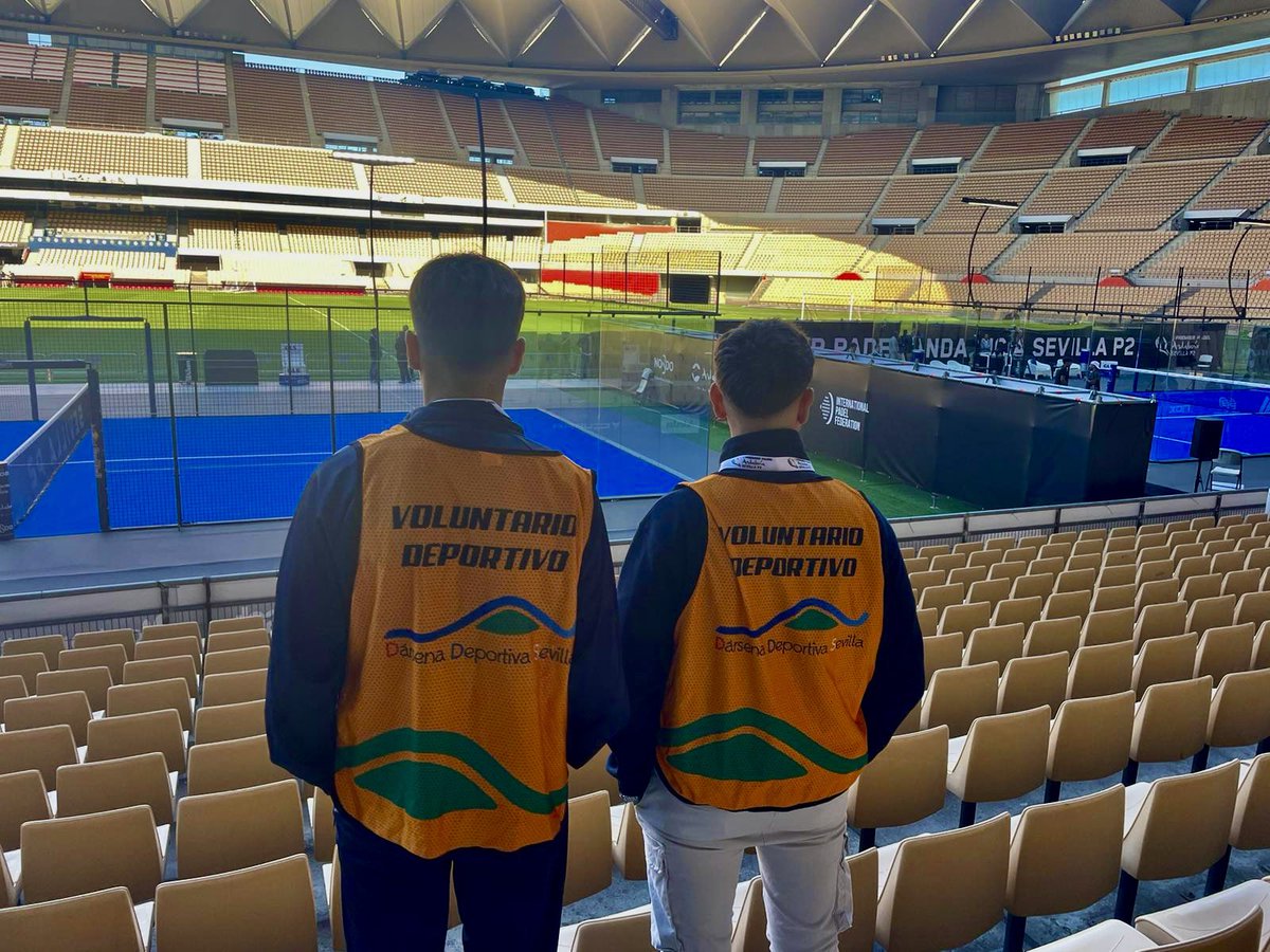 Todo listo en el Estadio de La Cartuja para afrontar 8 días de la mejor competición de padel mundial a través de la acción voluntaria. 
Gracias @octagon por hacernos parte de equipo con ayuda de nuestros voluntari@s.
#SevillaPremierPadel #PadelStars
