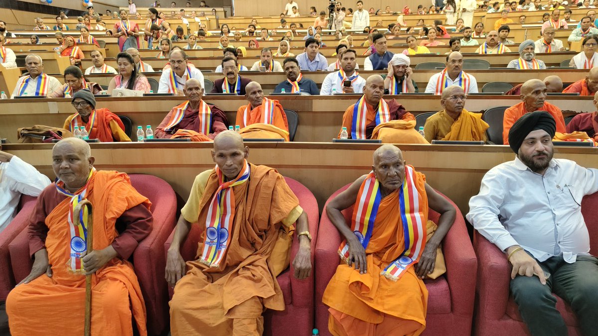 आज नई दिल्ली में भारतीय बौद्ध संघ द्वारा डा. अम्बेडकर जयन्ती के अवसर पर आयोजित सामाजिक समरसता सम्मेलन को सम्बोधित किया। इस अवसर पर भारतीय बौद्ध संघ के राष्ट्रीय अध्यक्ष भंते संघप्रिय राहुल, भाजपा नेता श्री @adeshguptabjp, राष्ट्रीय अनुसूचित जाति एवं अनुसूचित जनजाति आयोग के पूर्व